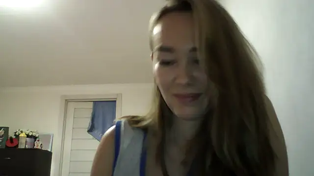 Snapshot of Sovaee chatting on 10-10-25, 04:52 Sovaee online show from 10-10-25, 04:52