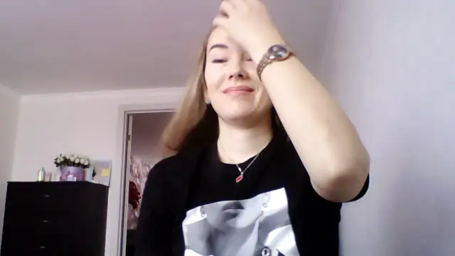 Snapshot of Sovaee chatting on 10-10-25, 04:24 Sovaee online show from 10-10-25, 04:24