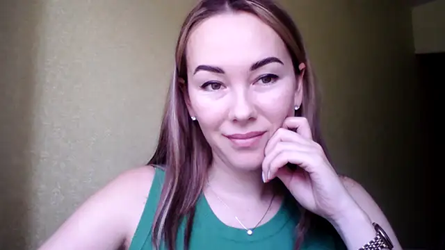 Snapshot of Sovaee chatting on 10-28-25, 07:40 Sovaee online show from 10-28-25, 07:40