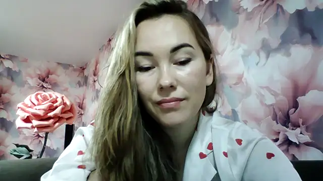 Snapshot of Sovaee chatting on 10-05-25, 06:53 Sovaee online show from 10-05-25, 06:53