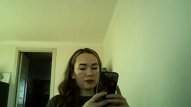 Snapshot of Sovaee chatting on 10-15-25, 10:56 Sovaee online show from 10-15-25, 10:56