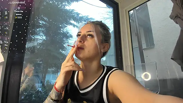 Snapshot of Ella_Vee chatting on 02-28-26, 06:02 Ella Vee online show from 02-28-26, 06:02