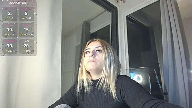 Ella Vee online show from 11-13-25, 04:05