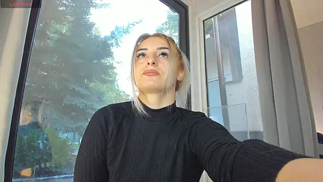 Ella Vee online show from 10-05-25, 04:25