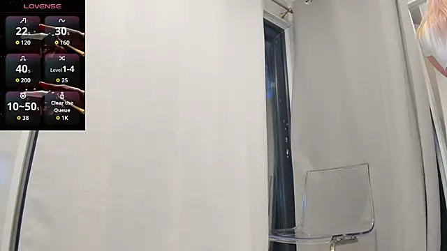 Ella Vee online show from 10-04-25, 04:03