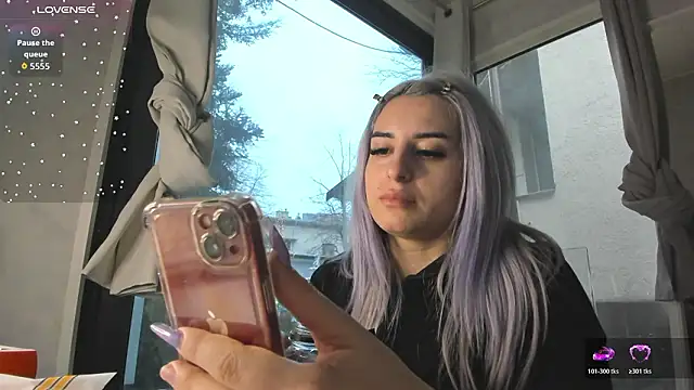 Snapshot of Ella_Vee chatting on 02-15-26, 06:25 Ella Vee online show from 02-15-26, 06:25