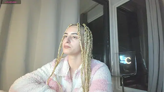 Ella Vee online show from 10-22-25, 02:44