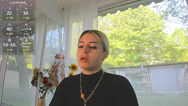 Snapshot of Ella_Vee chatting on 04-28-26, 05:45 Ella Vee online show from 04-28-26, 05:45