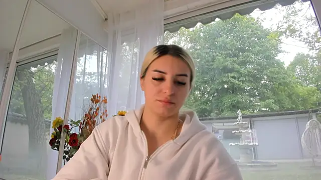 Snapshot of Ella_Vee chatting on 05-02-26, 05:23 Ella Vee online show from 05-02-26, 05:23