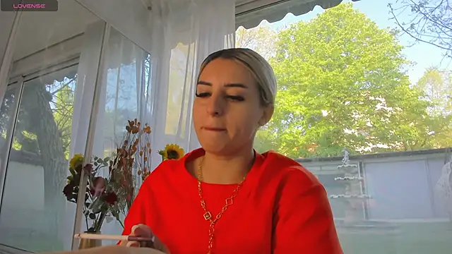 Ella Vee online show from 04-23-26, 05:25