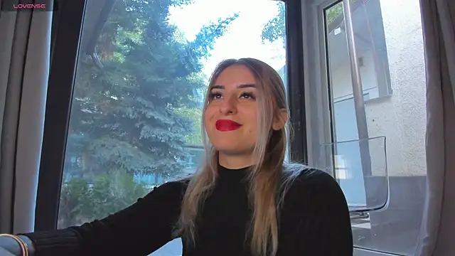 Ella Vee online show from 10-01-25, 05:01