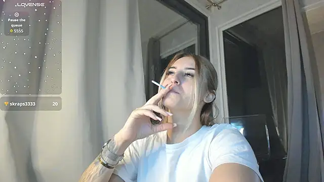 Ella Vee online show from 11-11-25, 03:45