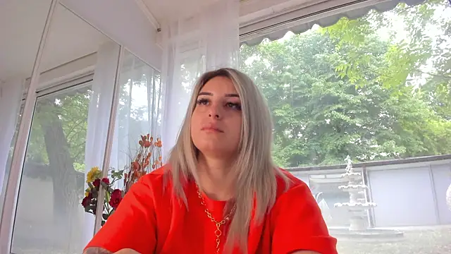 Snapshot of Ella_Vee chatting on 05-09-26, 05:44 Ella Vee online show from 05-09-26, 05:44