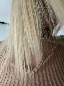 Ella Vee online show from 11-10-25, 08:41