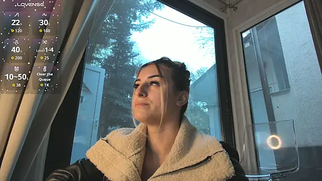 Ella Vee online show from 11-15-25, 06:06