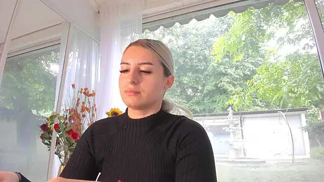 Snapshot of Ella_Vee chatting on 05-22-26, 05:38 Ella Vee online show from 05-22-26, 05:38
