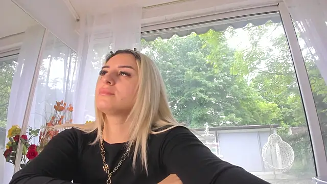 Snapshot of Ella_Vee chatting on 05-08-26, 04:49 Ella Vee online show from 05-08-26, 04:49