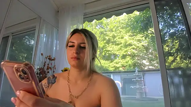 Snapshot of Ella_Vee chatting on 05-24-26, 05:18 Ella Vee online show from 05-24-26, 05:18