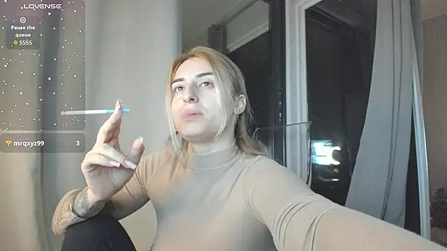 Ella Vee online show from 10-17-25, 02:48