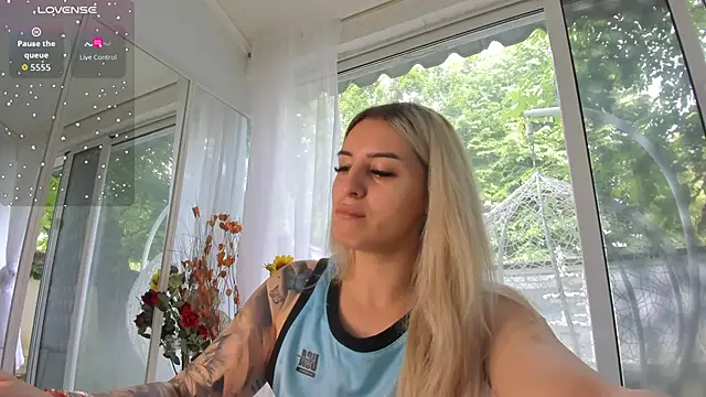 Snapshot of Ella_Vee chatting on 06-01-26, 06:02 Ella Vee online show from 06-01-26, 06:02