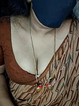 Snapshot of luci-queen chatting on 05-19-26, 07:43 luci-queen online show from 05-19-26, 07:43