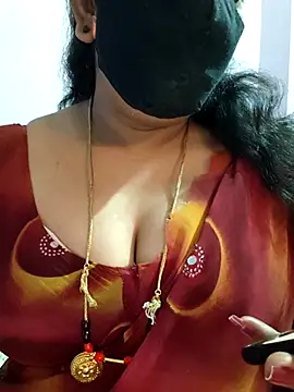 Snapshot of luci-queen chatting on 05-15-26, 05:22 luci-queen online show from 05-15-26, 05:22