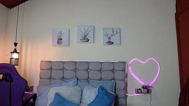 naomi s online show from 07-11-26, 01:44