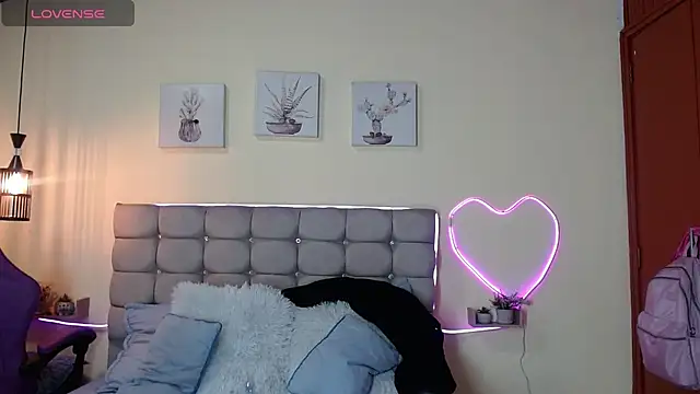  naomi s online show from 07-18-26, 01:30