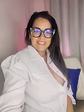 Nicoleefaith  online show from 04-15-26, 06:56