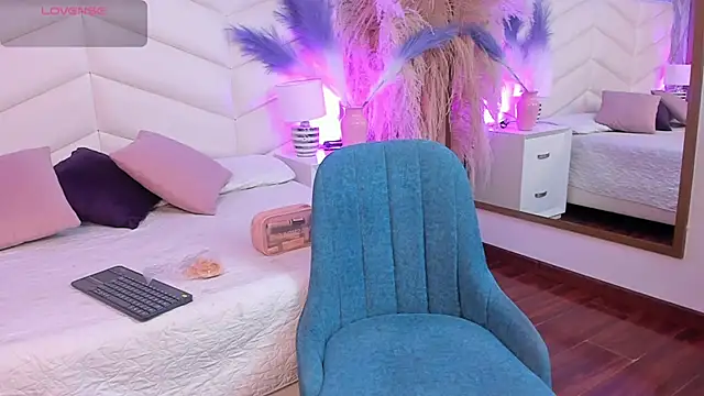 Nina Ford  online show from 04-09-26, 12:11