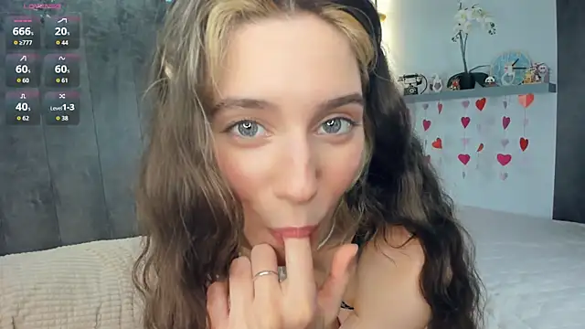 AntonettaTarring online show from 04-16-26, 07:31