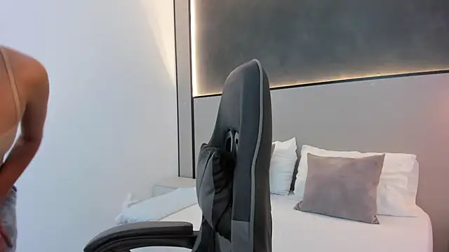 desireee  online show from 10-20-25, 12:17