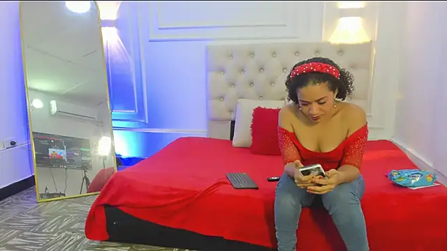 Snapshot of charlotte_dante212 chatting on 06-08-26, 02:56 charlotte dante212 online show from 06-08-26, 02:56