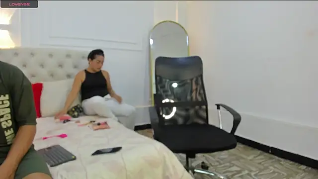Snapshot of charlotte_dante212 chatting on 05-12-26, 04:09 charlotte dante212 online show from 05-12-26, 04:09