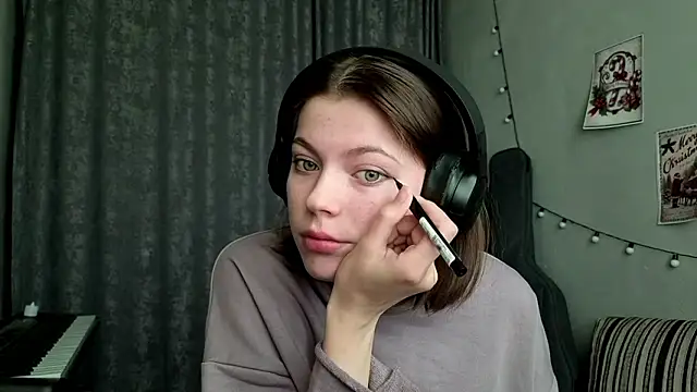 Snapshot of CutieAnny chatting on 02-11-26, 06:13 CutieAnny online show from 02-11-26, 06:13