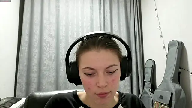 CutieAnny online show from 04-16-26, 08:20