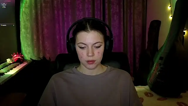 CutieAnny online show from 04-12-26, 08:12