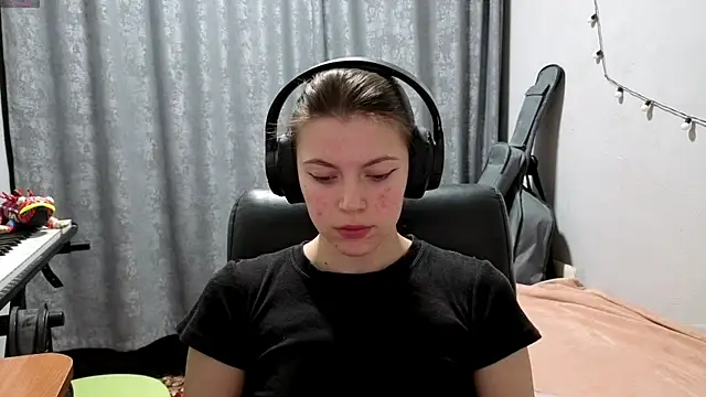 CutieAnny online show from 04-21-26, 08:15