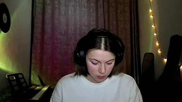 Snapshot of CutieAnny chatting on 02-18-26, 05:20 CutieAnny online show from 02-18-26, 05:20