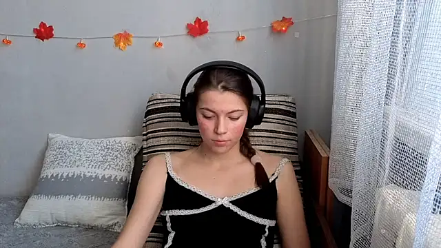 Snapshot of CutieAnny chatting on 10-21-25, 04:23 CutieAnny online show from 10-21-25, 04:23