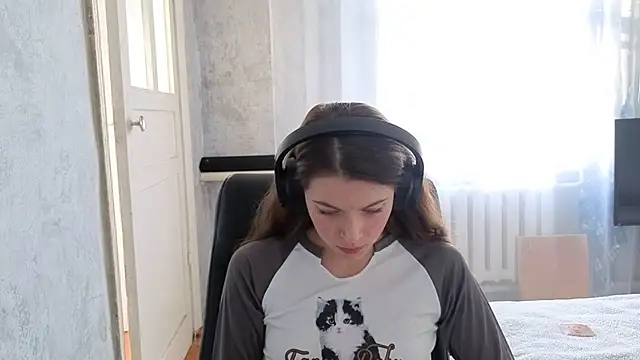 CutieAnny online show from 10-24-25, 04:22