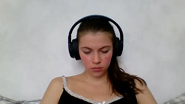 Snapshot of CutieAnny chatting on 09-15-25, 05:30 CutieAnny online show from 09-15-25, 05:30