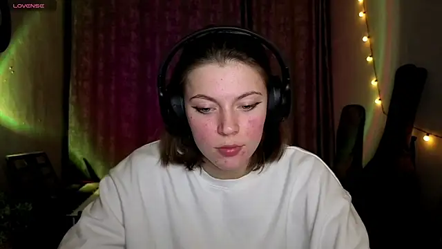 Snapshot of CutieAnny chatting on 02-19-26, 08:06 CutieAnny online show from 02-19-26, 08:06