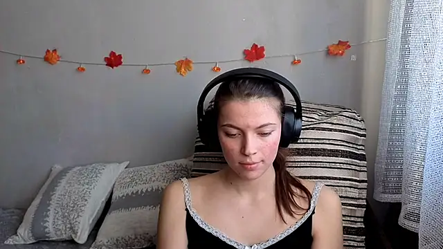 Snapshot of CutieAnny chatting on 10-20-25, 04:58 CutieAnny online show from 10-20-25, 04:58