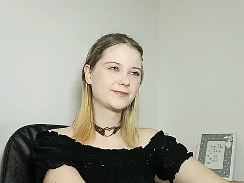 LydiaYoung online show from 09-25-25, 06:14