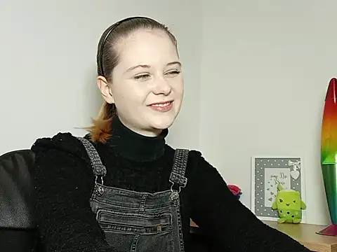 LydiaYoung online show from 10-16-25, 06:16