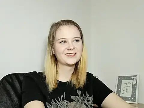 LydiaYoung online show from 09-30-25, 06:14