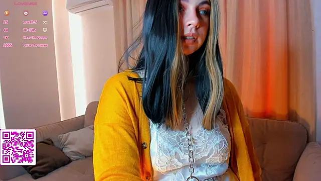 Snapshot of EvaBlimey chatting on 09-12-25, 04:45 EvaBlimey online show from 09-12-25, 04:45