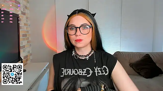 Snapshot of EvaBlimey chatting on 09-24-25, 04:52 EvaBlimey online show from 09-24-25, 04:52