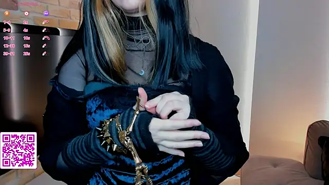Snapshot of EvaBlimey chatting on 09-13-25, 04:56 EvaBlimey online show from 09-13-25, 04:56